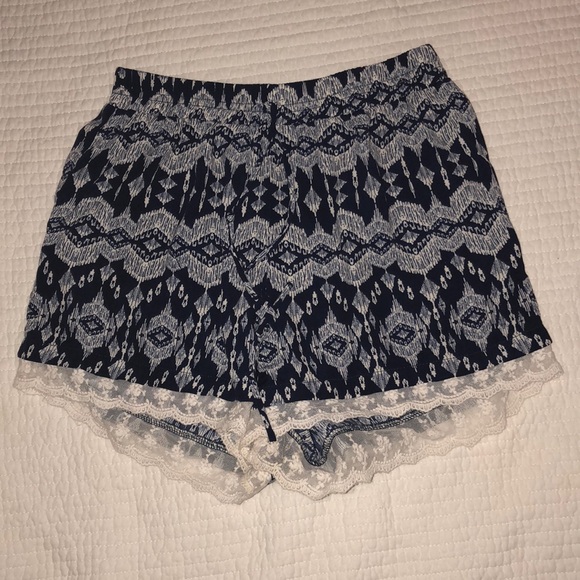 Silky fashion shorts - Picture 1 of 2